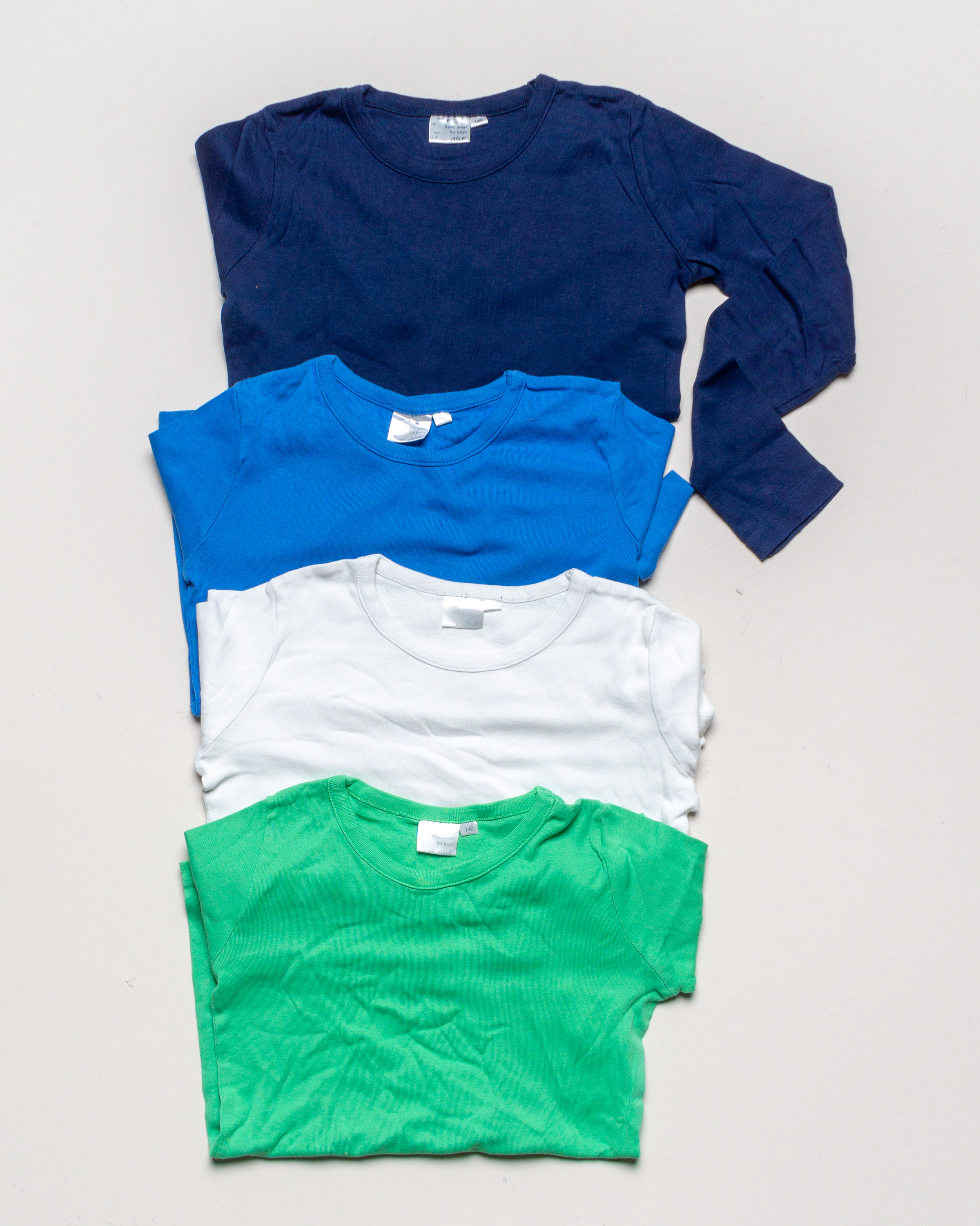 4 Oberteile Gr. 140 - Langarmshirt Blau Grün Weiß Basic 
