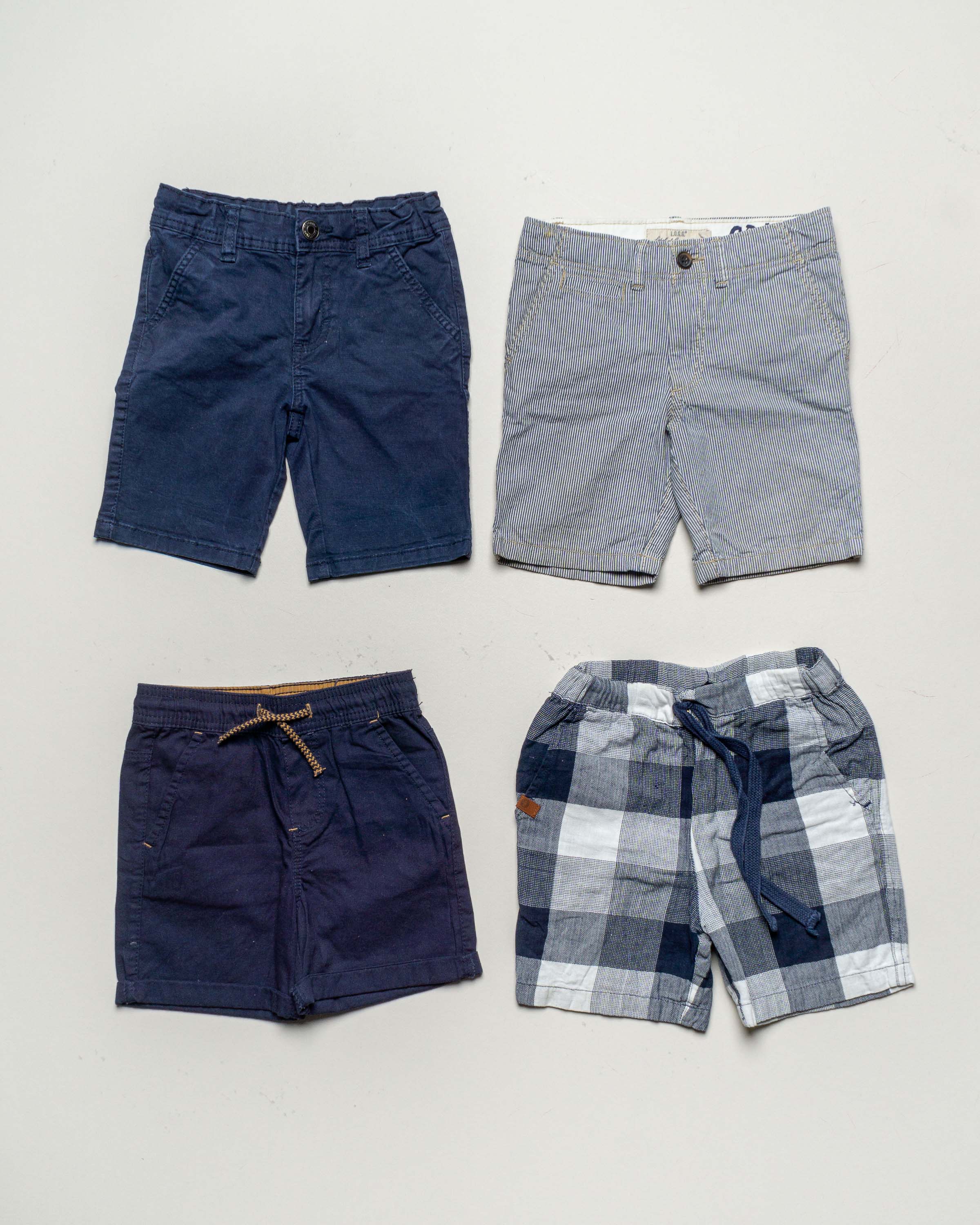 4 Shorts Gr. 104 – blau – grau weiß braun Mädchen Jungen Set Pack