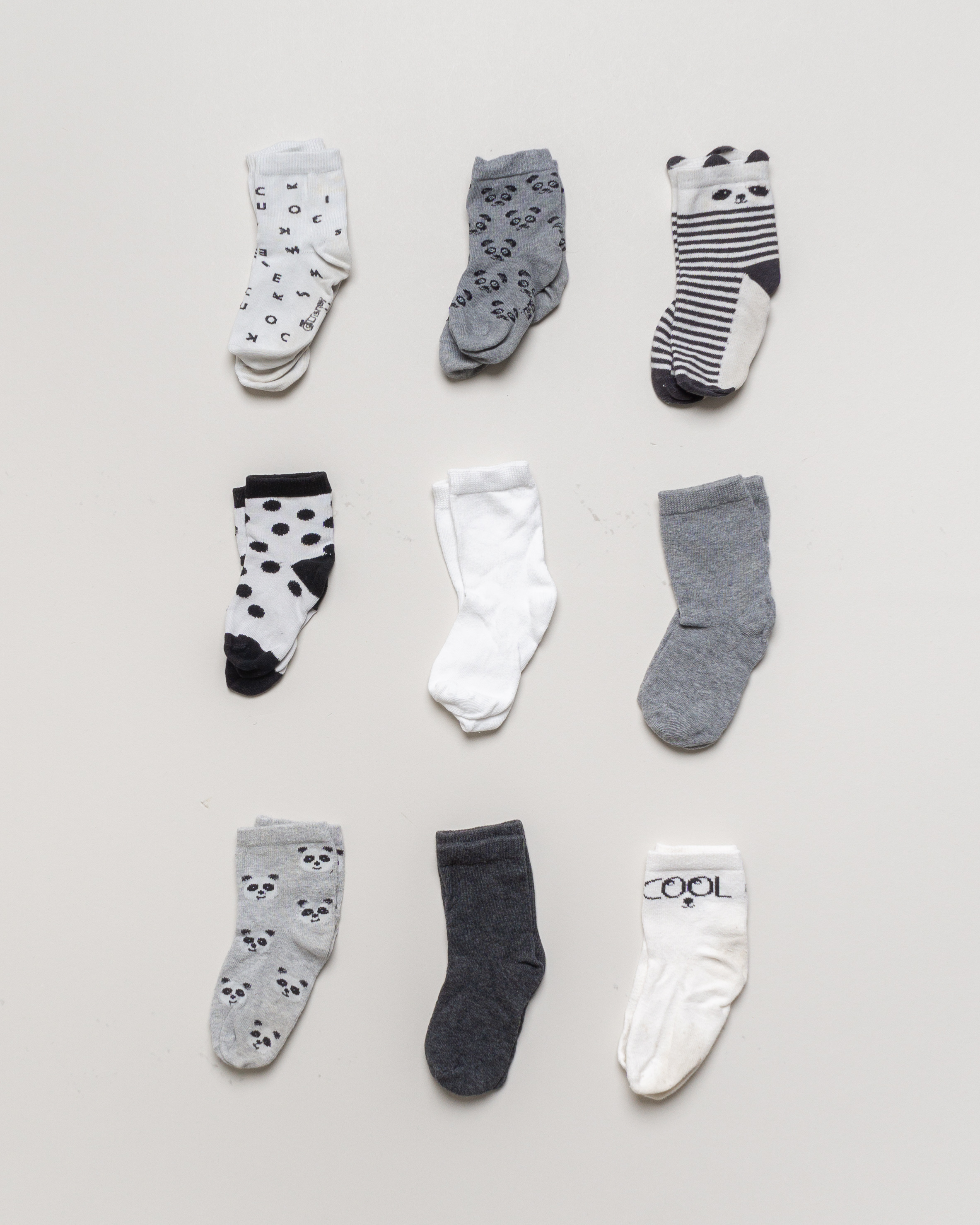 9 Paar Socken Gr. 23 -26 - Grau Schwarz Weiss Panda Tiere Punkte Streifen 