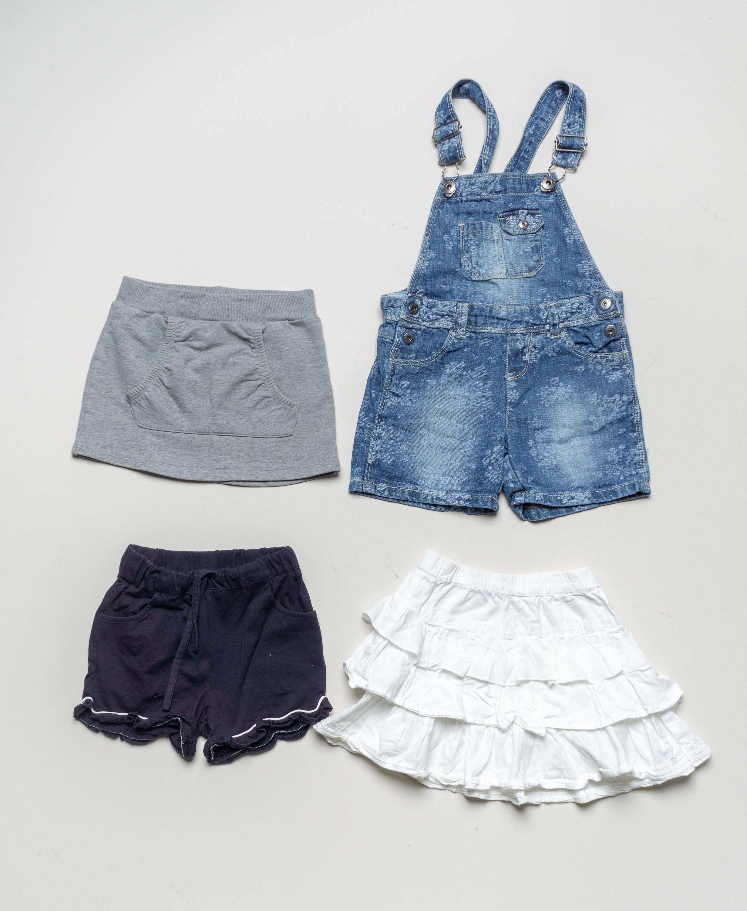 4 Teile Gr. 98/104  – 1x Vertbaudet 1x Esprit 1x name it 1x Steiff Latzhose Röcke Shorts Jungen Mädchen Pack Set