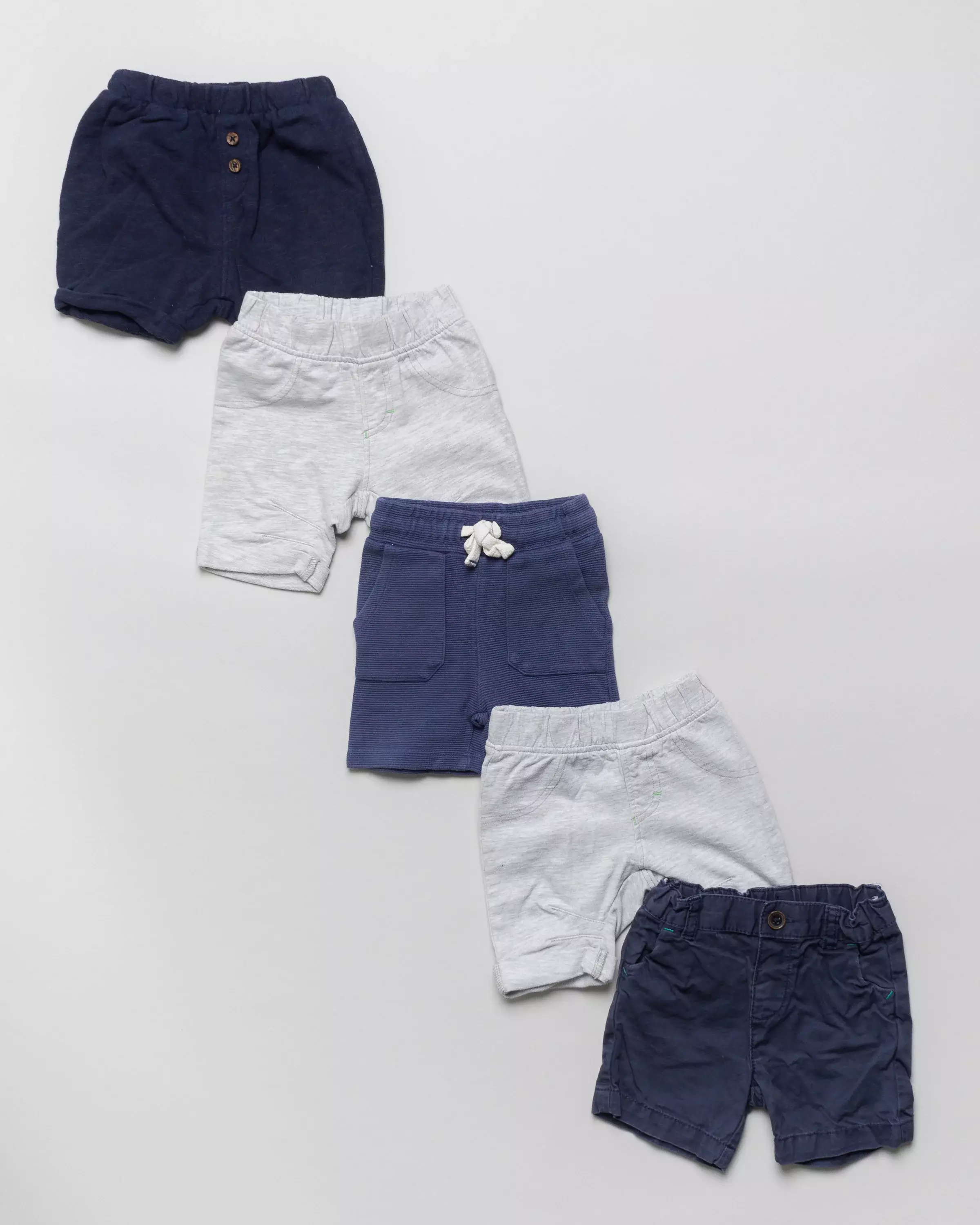 5 kurze Hosen Gr. 68 – Shorts, blau, grau, Set, Pack
