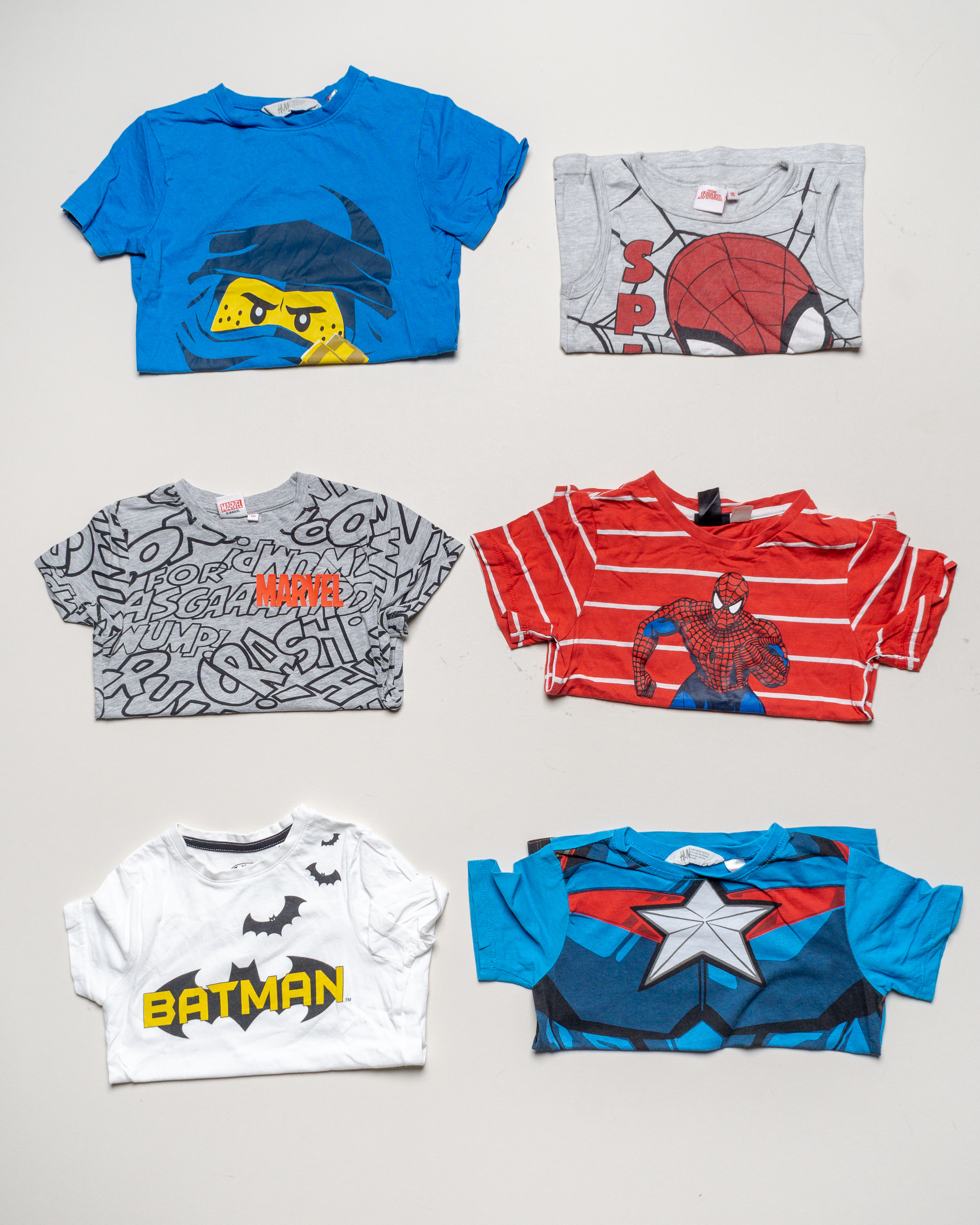 6 T-Shirts Gr. 110/116 – Ninjago Jungen Spiderman Batman Mädchen Comic grau rot Prints