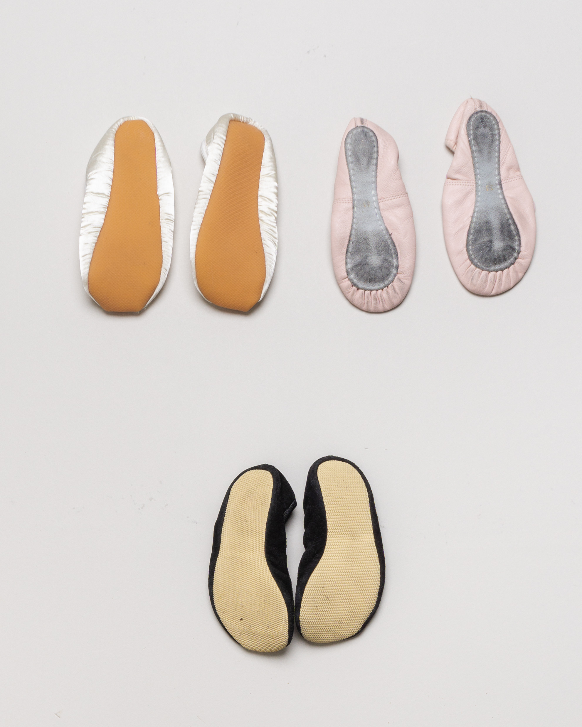 1 Paar Schuhe Gr. 28 – Hausschuhe Schläppchen Turnen Rosa Schwarz Weiss