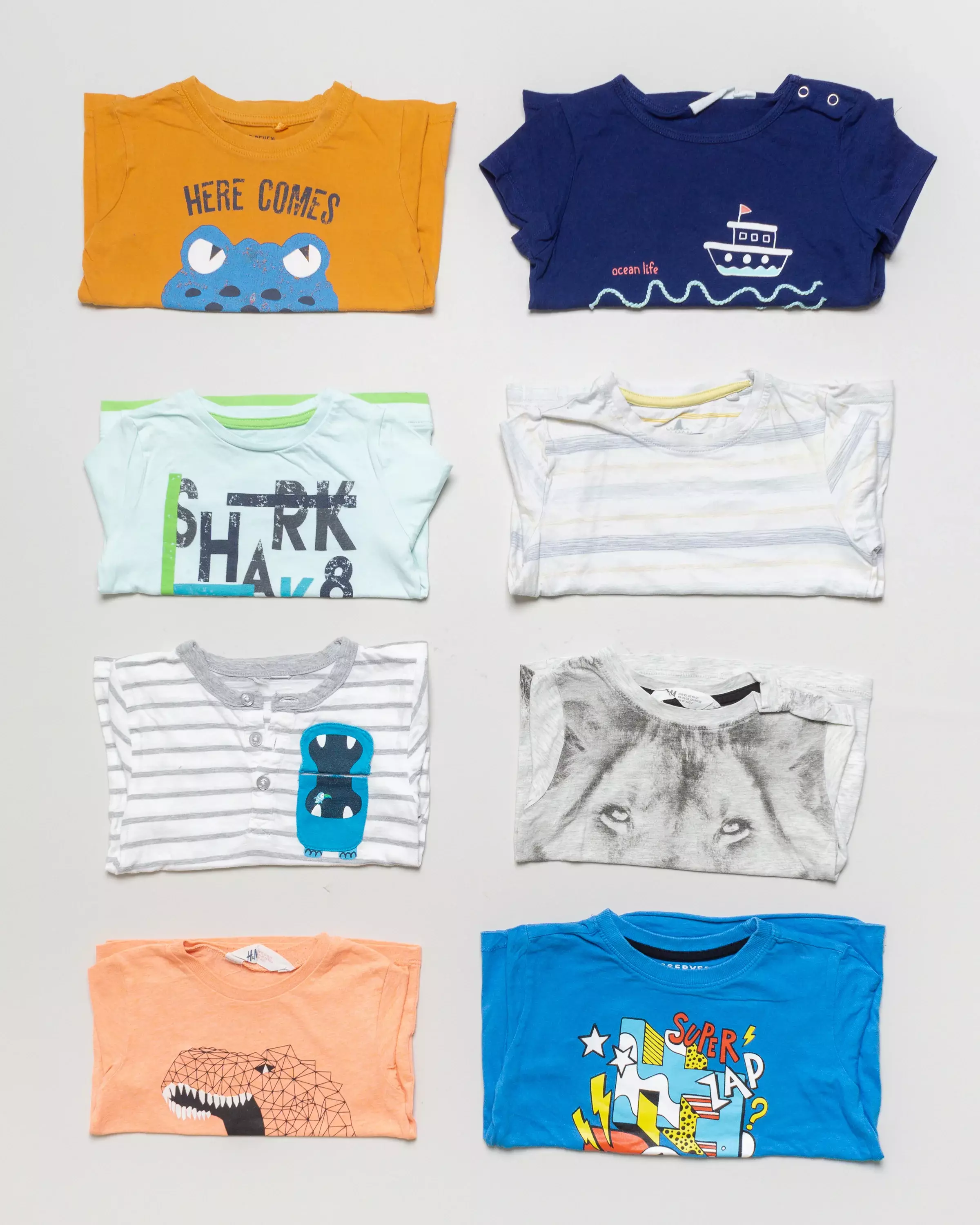 8 T-Shirts Gr. 92 – kurzarm Shark Hai Dinosaurier Löwe Tiere maritim Schiff Print Set Pack