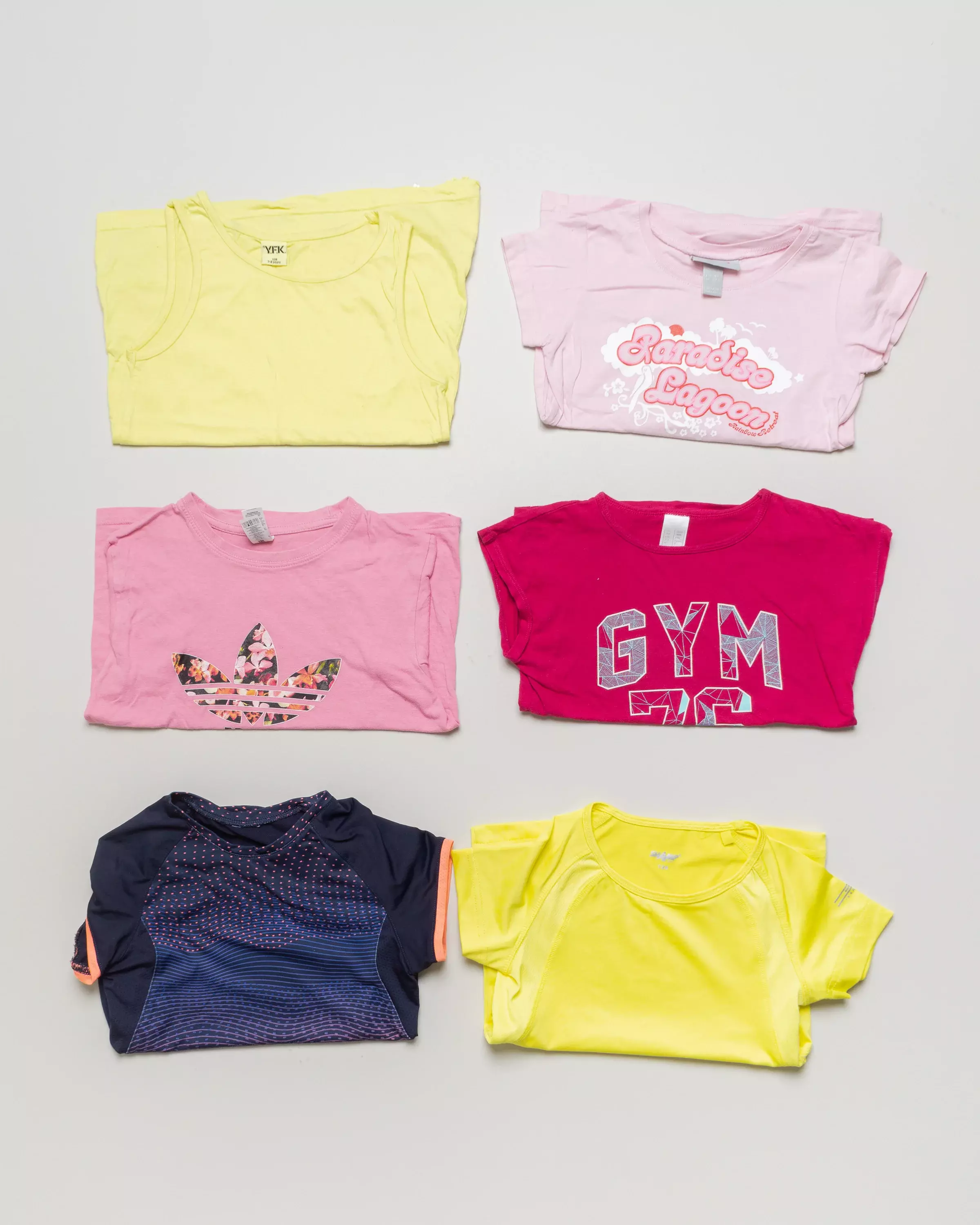 6 T-Shirts Gr. 128 – Adidas gelb GYM bunt Sportlich Sommer Top Mädchen Set Pack