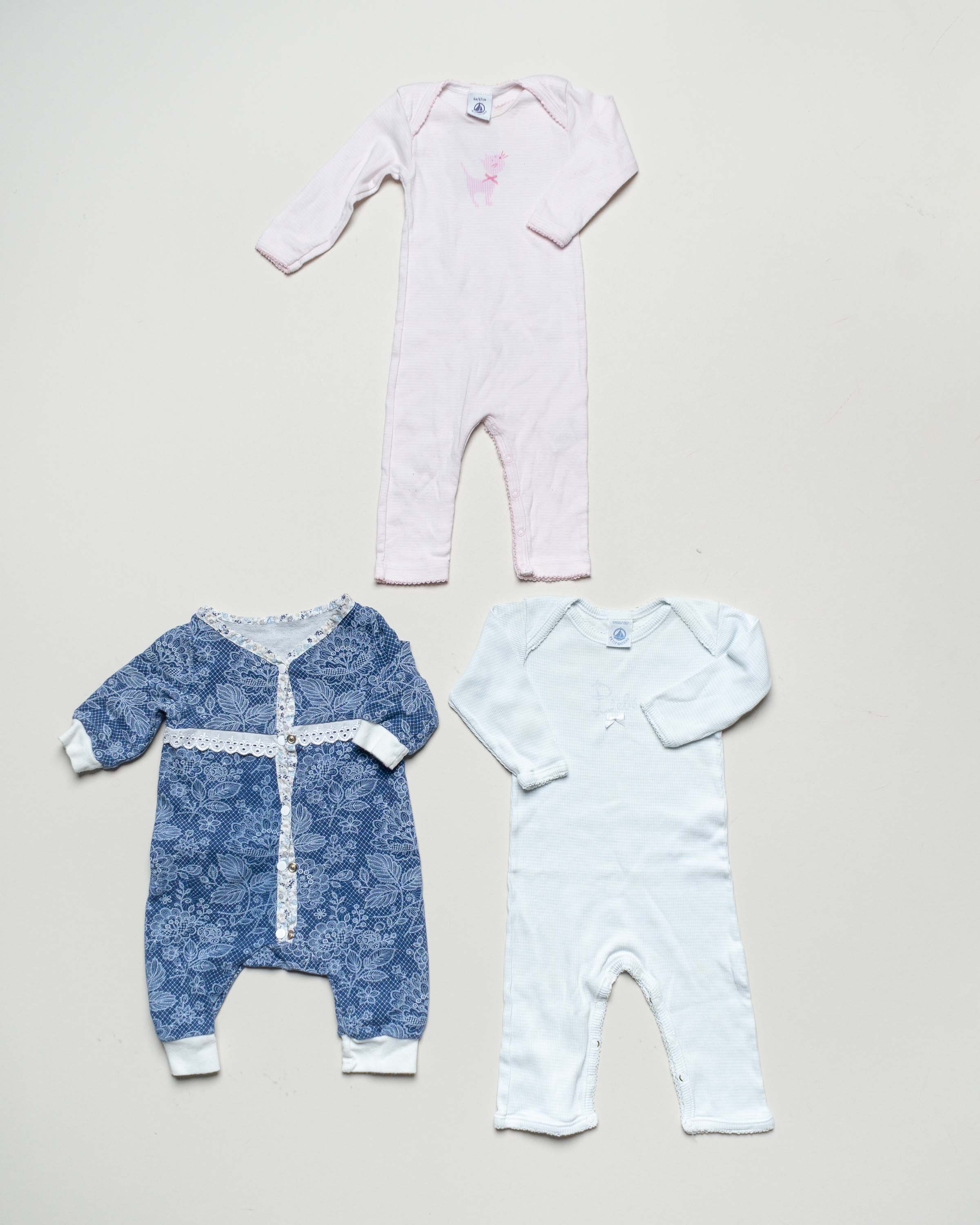 3 Strampler – Gr. 62–68 2x Petit Bateau 1x handmade Set Pack Mädchen Junge