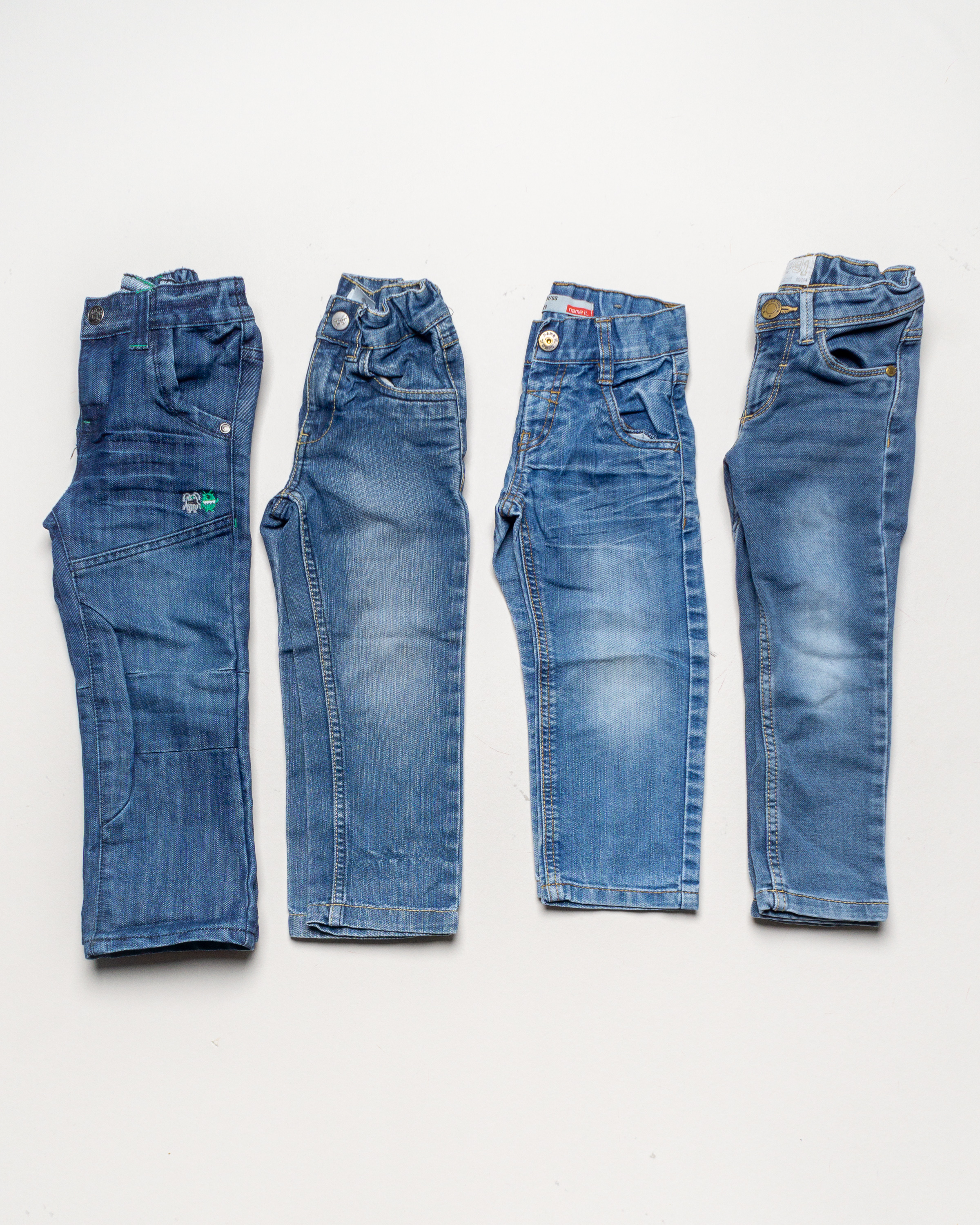 4 Hosen Gr. 98 - Jeans Blau mit Knopf