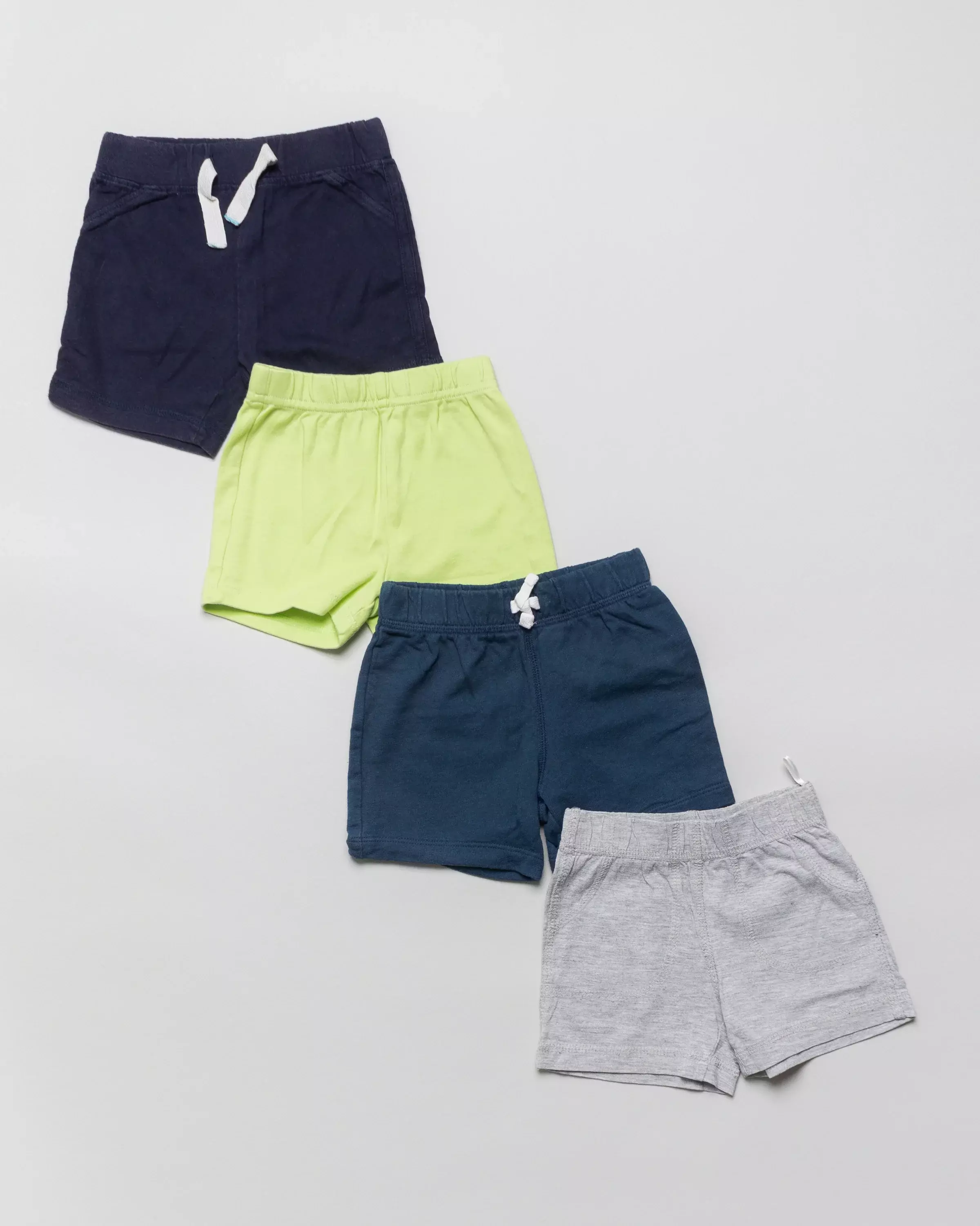 4 kurze Hosen Gr. 68 – Shorts, blau, grün, grau, sportlich, Set, Pack