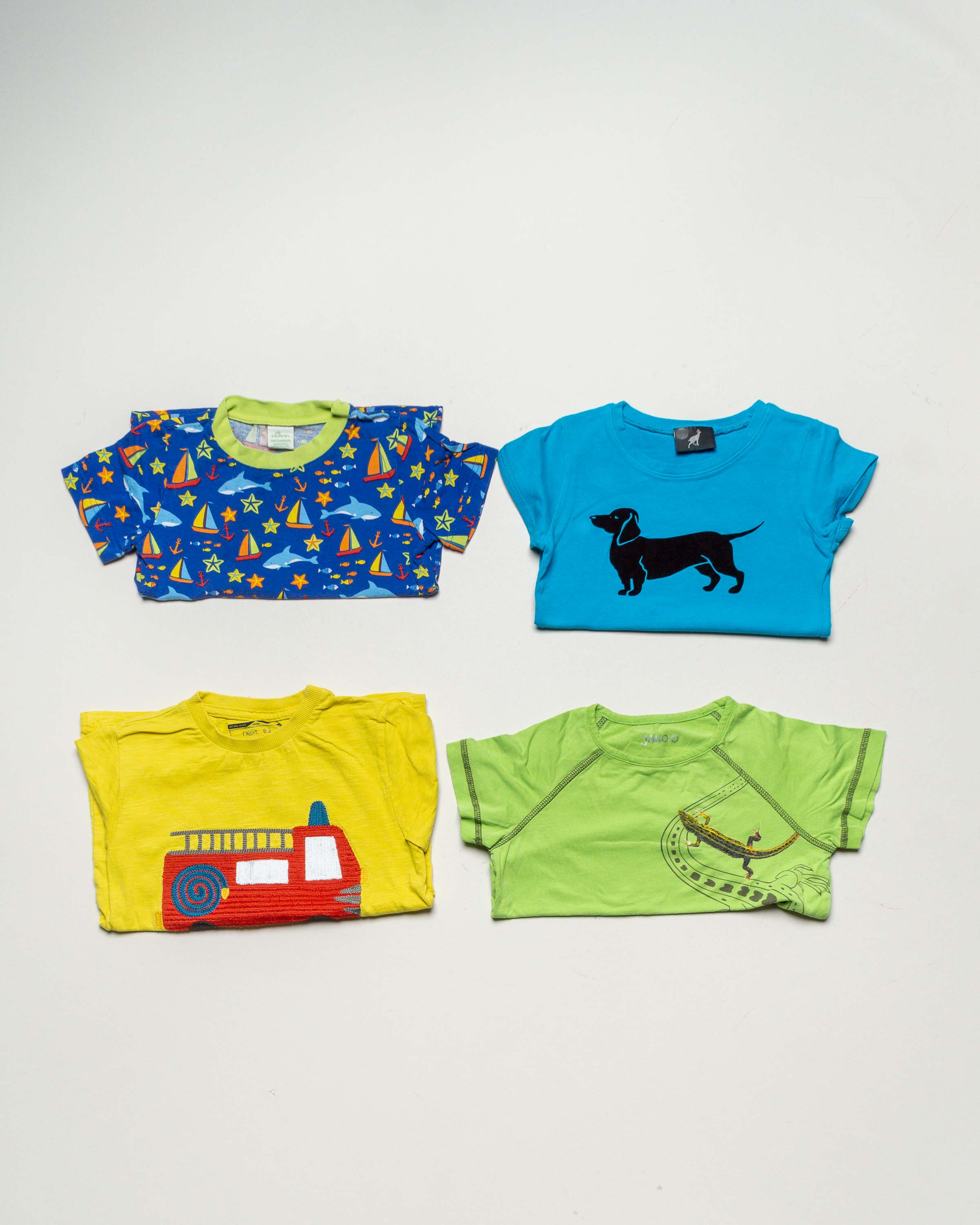 4 T-Shirts Gr. 104 – bunt – kräftige Farben Muster Mädchen Jungen Set Pack