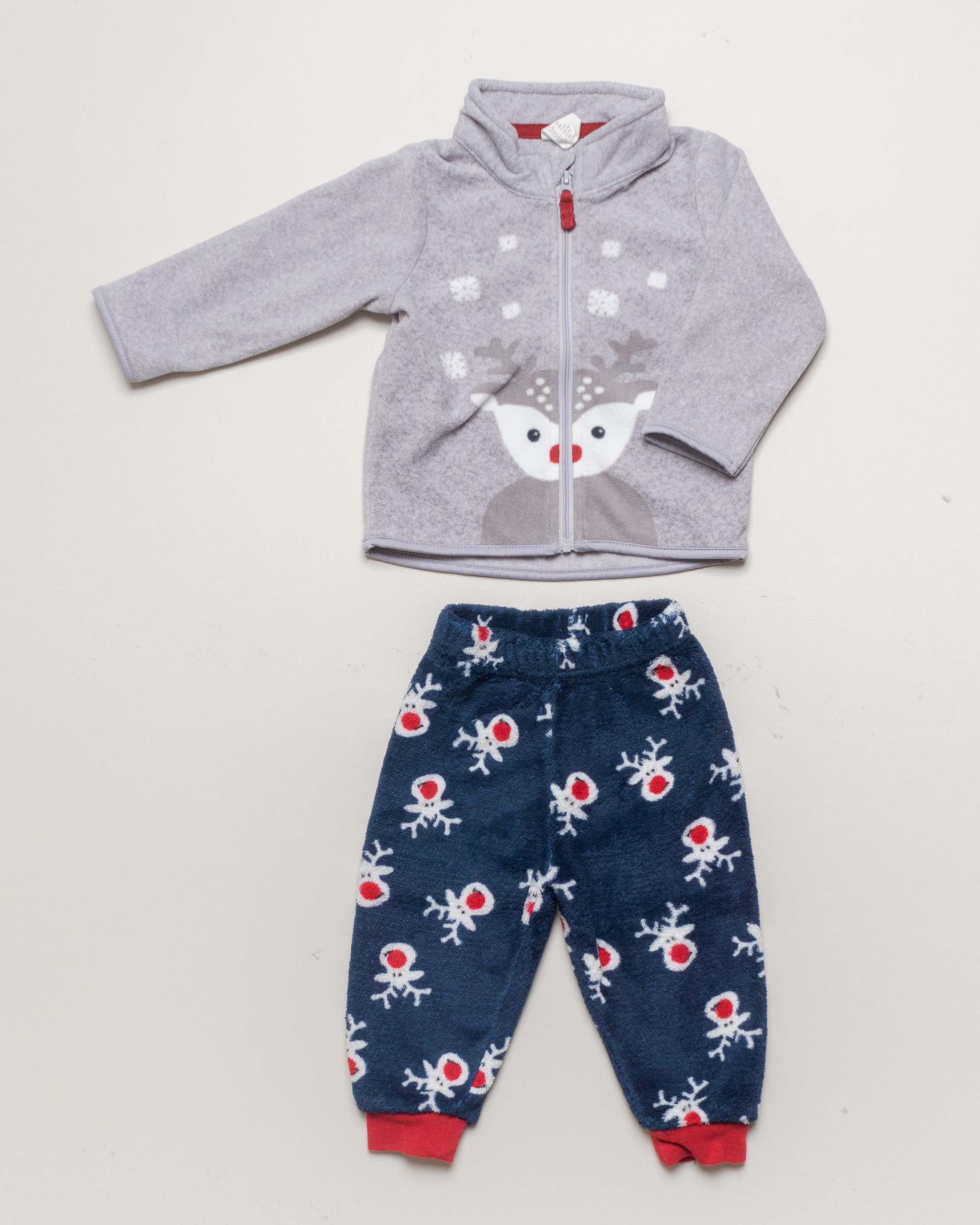 1 Outfit Gr. 74 – Weihnachten Rentier Sterne Fleece gemütlich