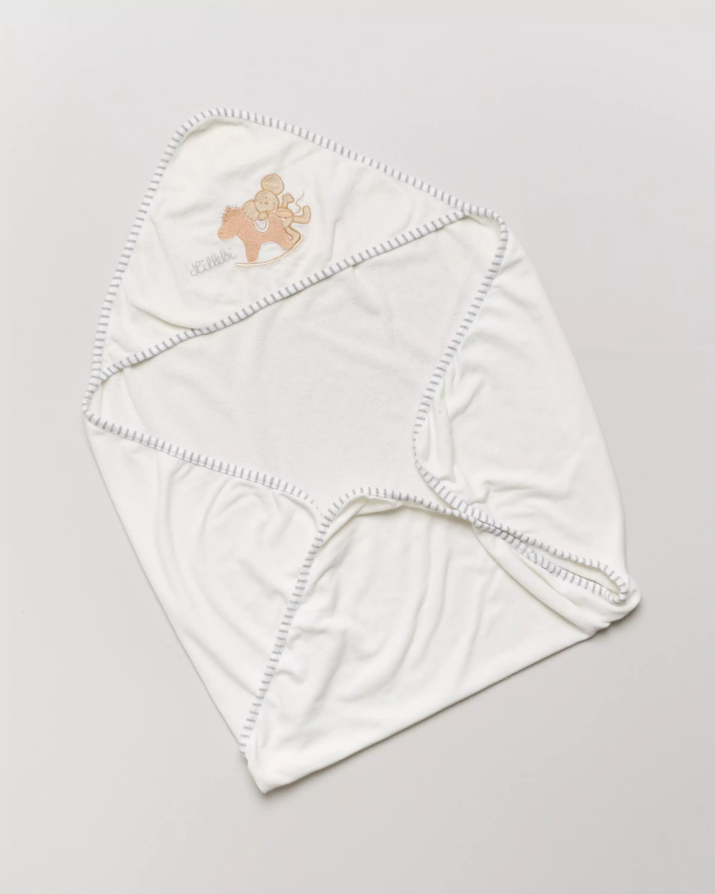 Handtuch 102 cm Diagonale – Lillebi Kaputze Schaukelpferd beige