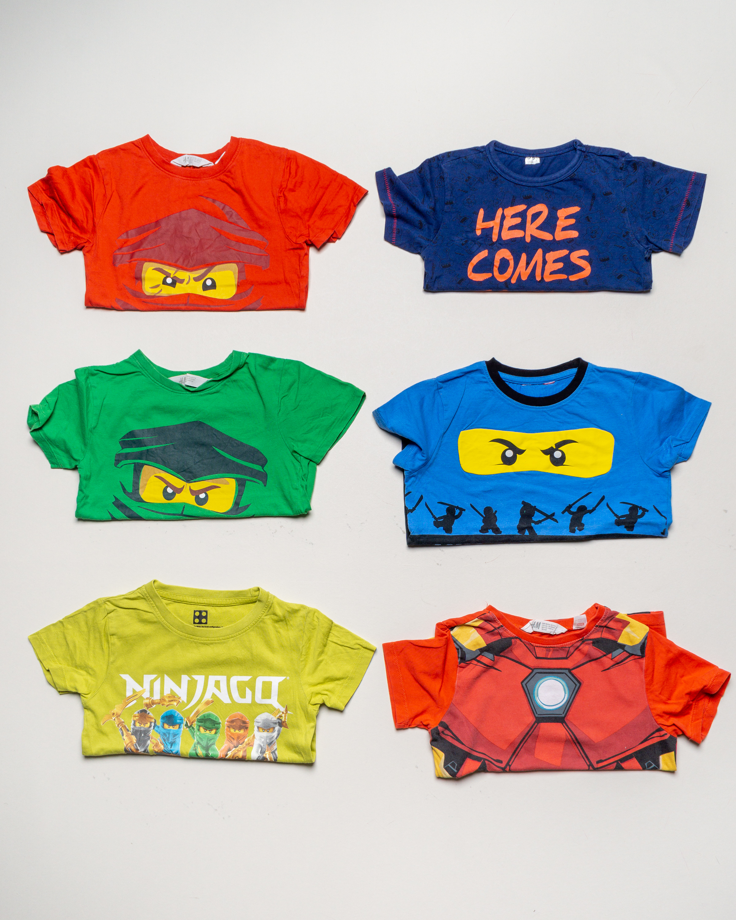 6 T-Shirts Gr. 110/116 – Ninjago bunt Jungen Mädchen Comic gelb rot Prints