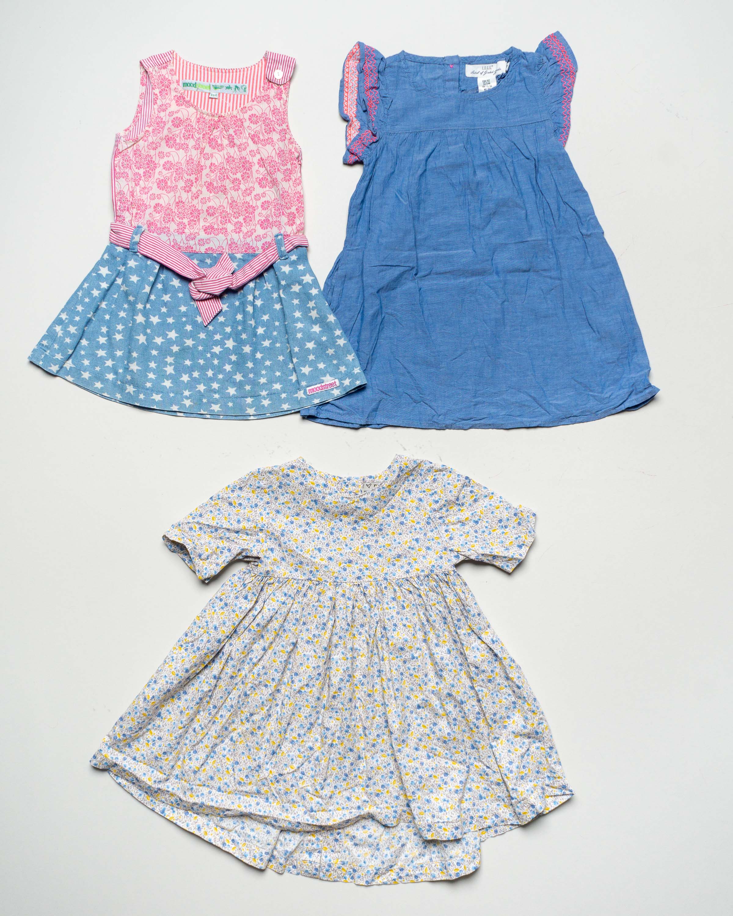 3 Kleider Gr. 98/104 – Next, moodsteel, H&M  blau Jungen Mädchen Pack Set