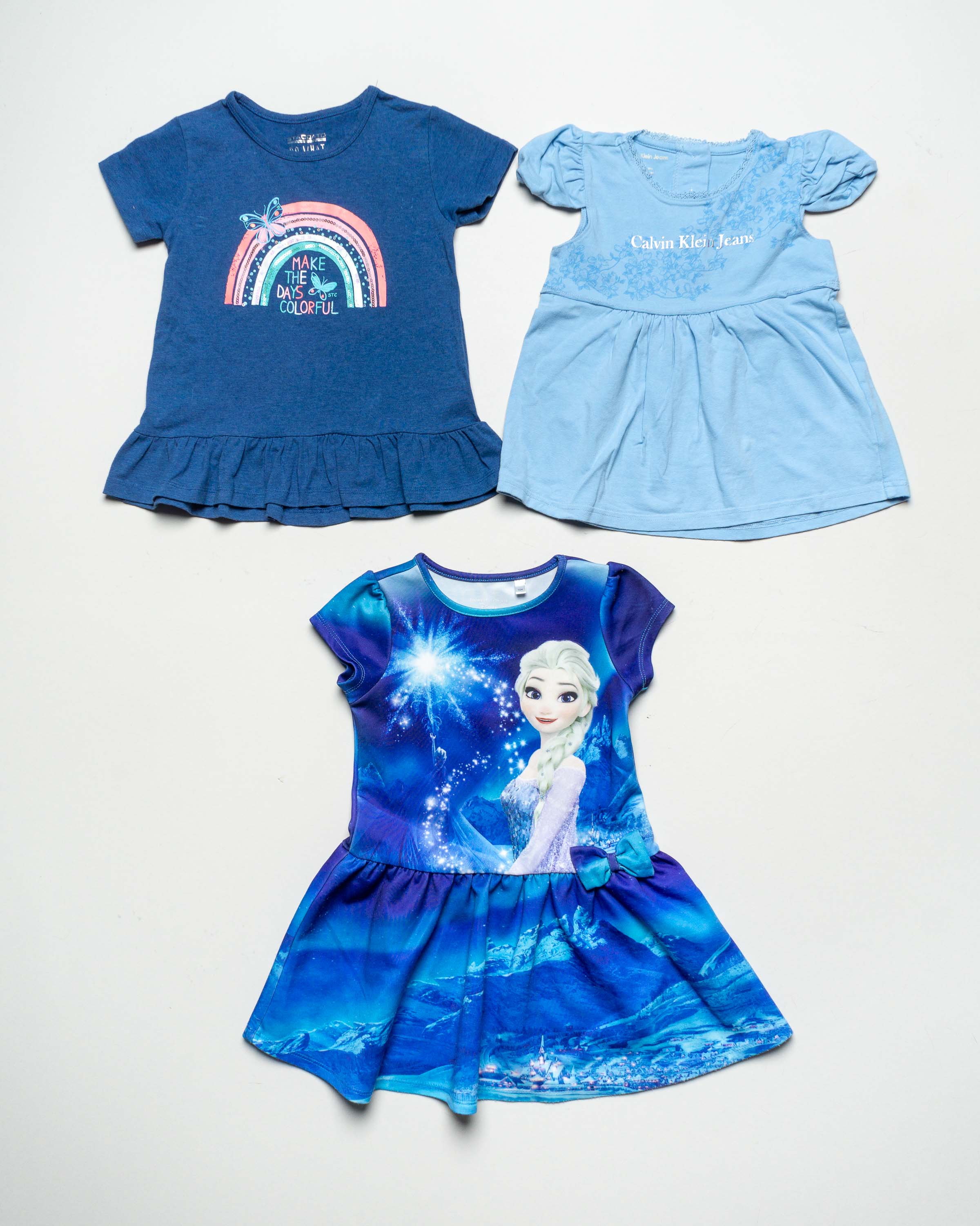 3 Kleider Gr. 98/104 – Disney, Calvin Klein Jeans, Staccato  blau Jungen Mädchen Pack Set