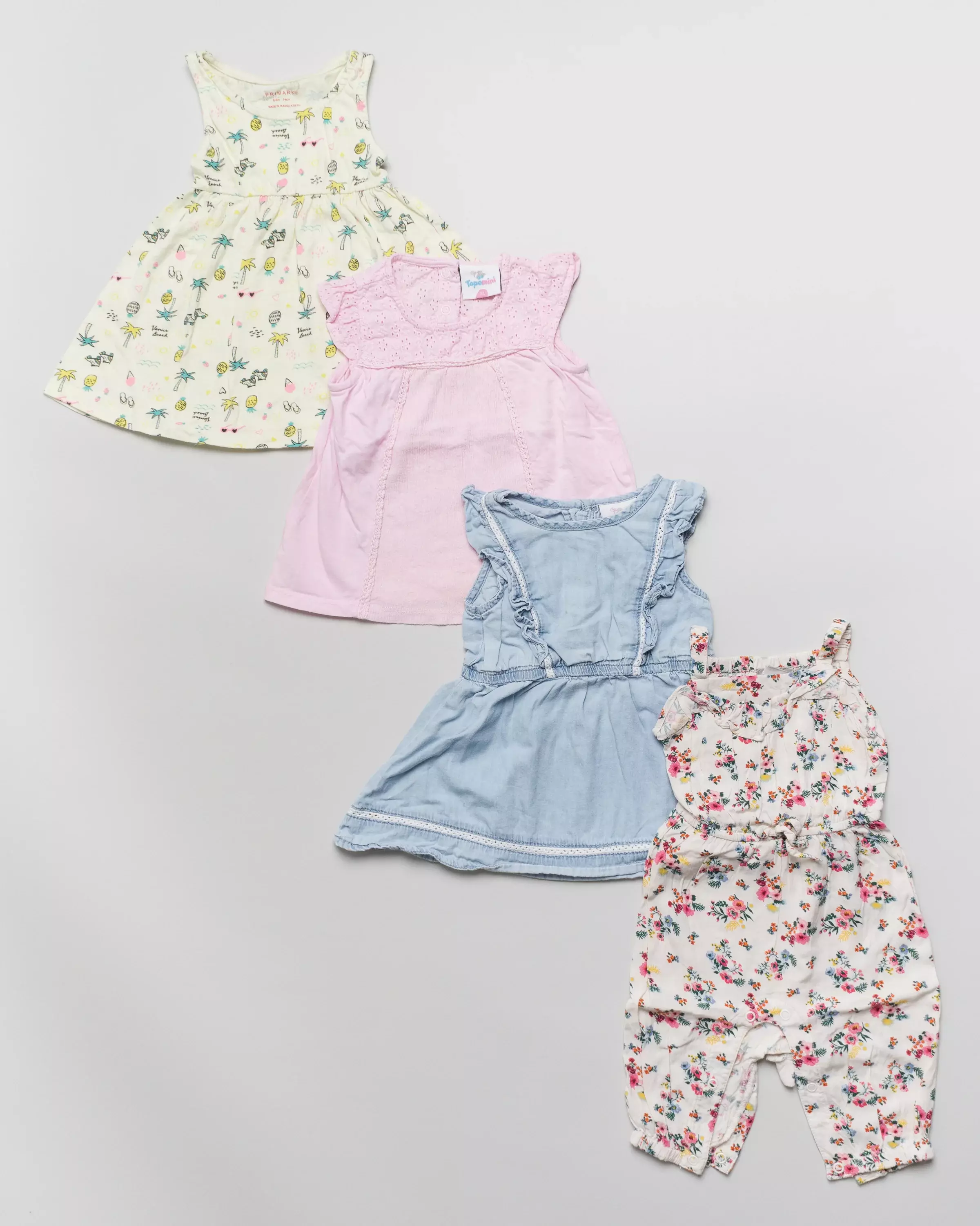 3 Kleider, 1 Jumpsuit Gr. 74 – Print, Blumen, Lochspitze, rosa, blau, Set, Pack