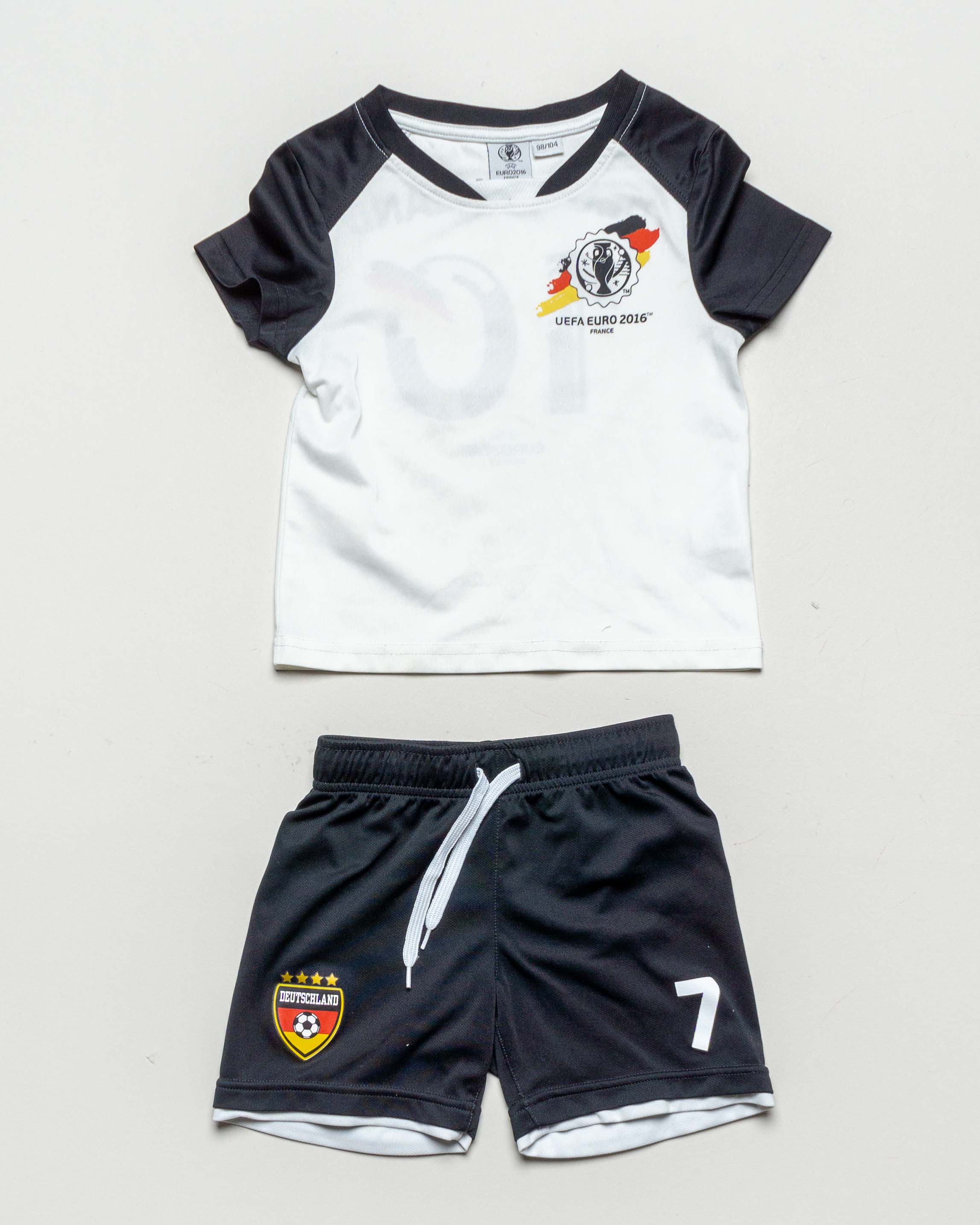 Set Gr. 98/104 – Fußball Trikot Shorts Fußballshirt EM WM Mädchen Jungen