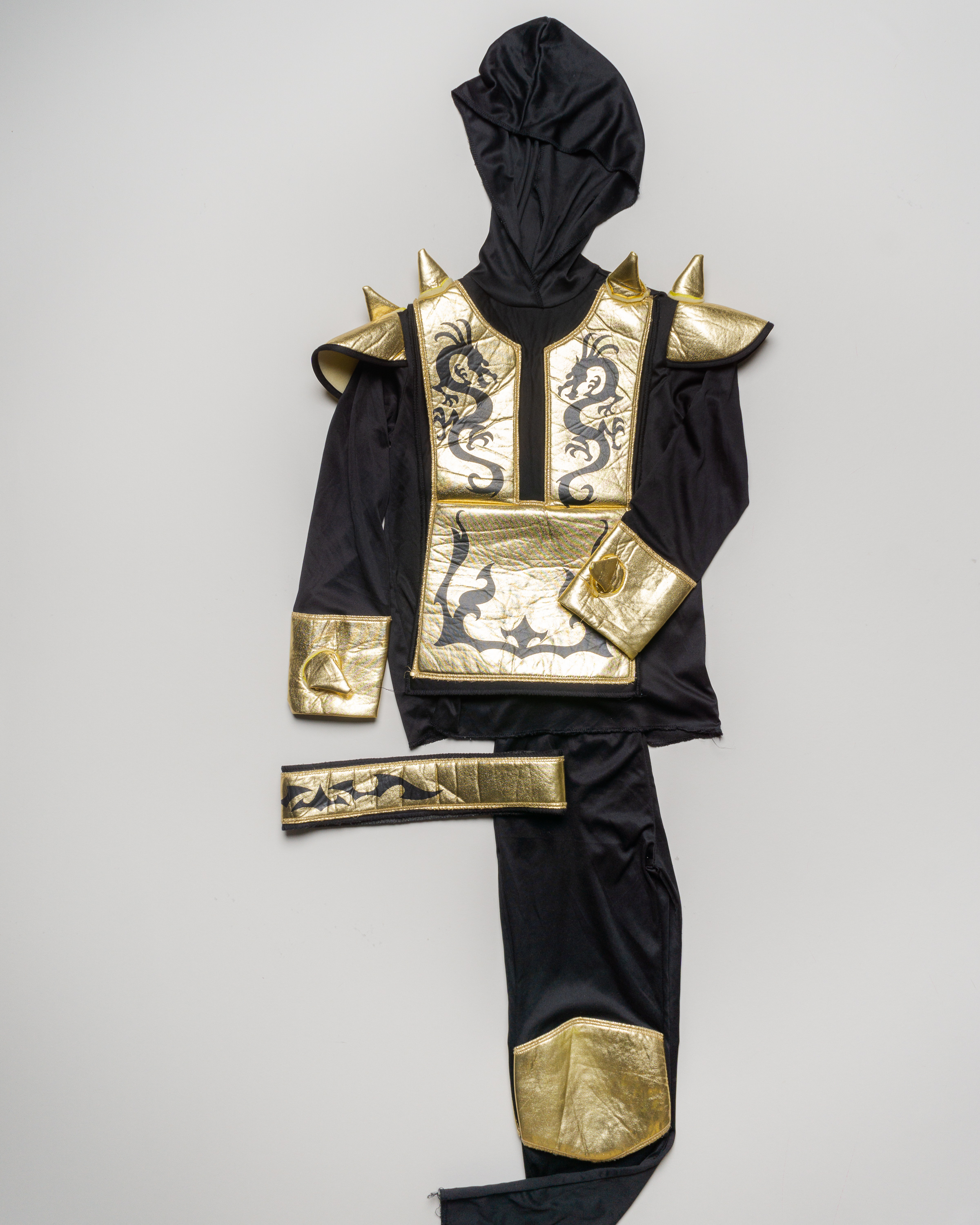 1 Teil Gr. 122/128 - Kostüm Karneval Fasching Schwarz Gold Drachen Kapuze
