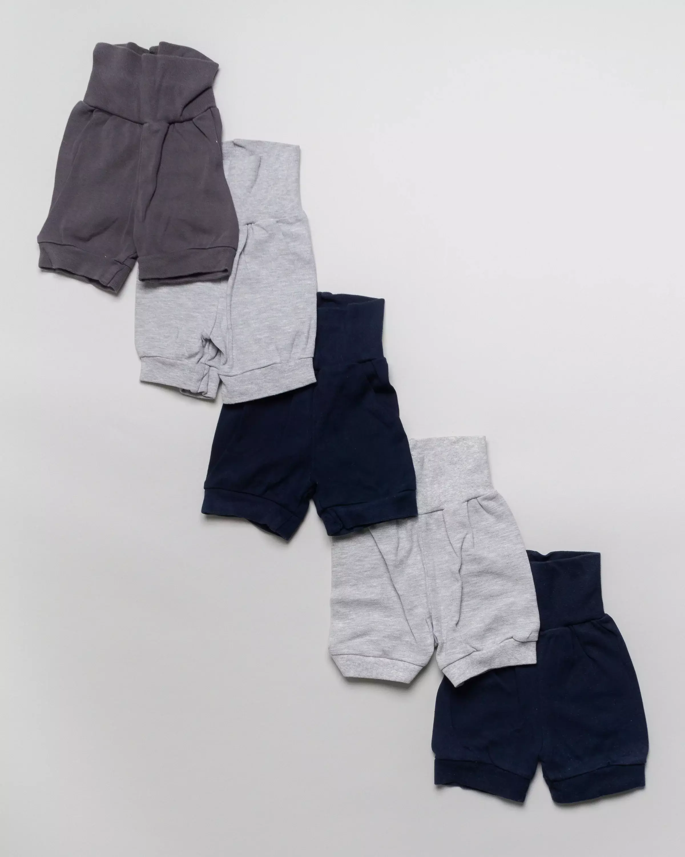 5 Shorts Gr. 62 für Unisex – Kurze Hosen, grau, blau, Set, Pack