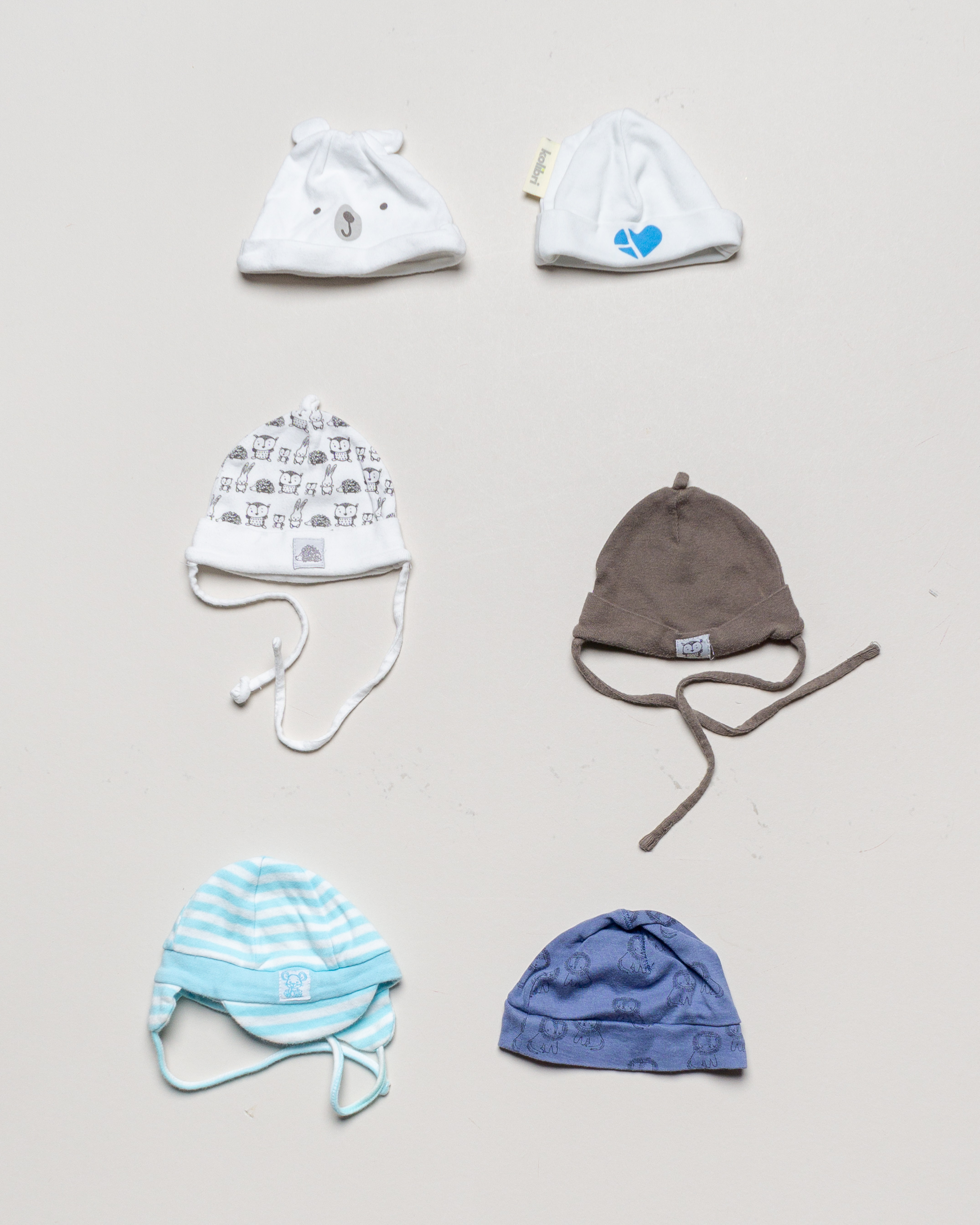1x Mütze Gr. 50 – Kopfbedeckung Hut Kappe Newborn Baby Weiß  Blau Tiere Bär