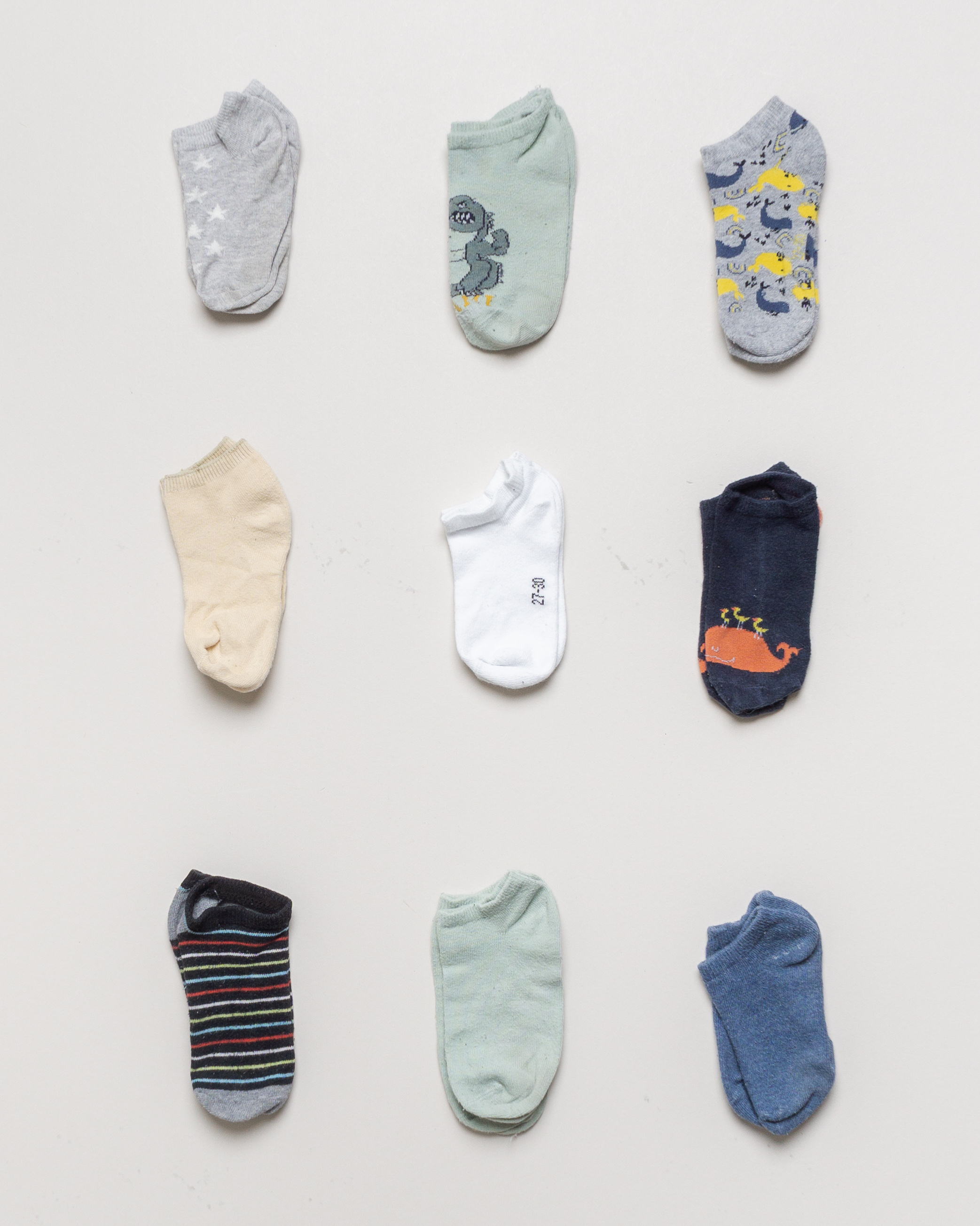 9 Paar Socken Gr. 27-30 – Sneaker Uni Wal Dino Sterne
