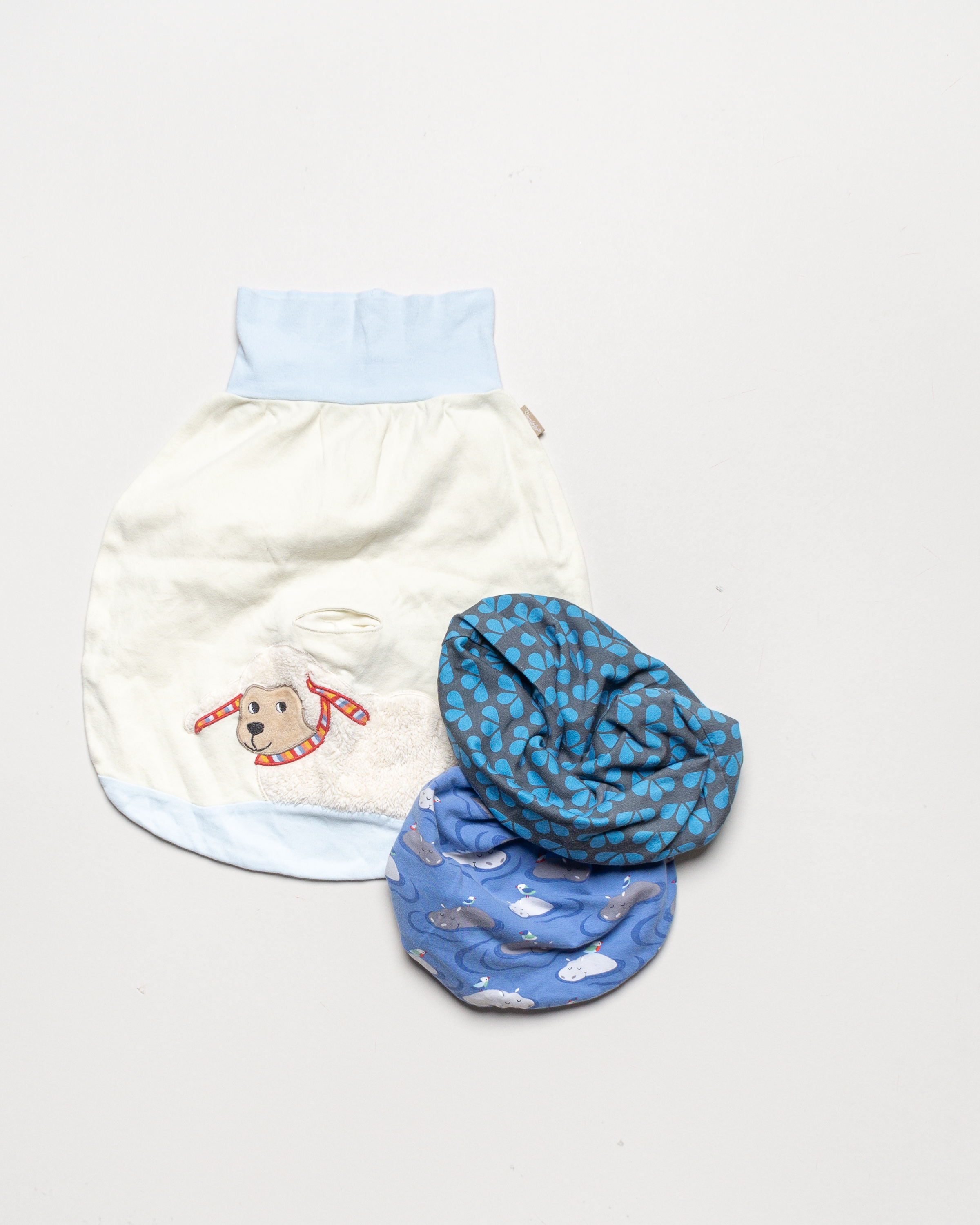 Schlafsack Gr. 62 – Strampelsack Blau Weiß Schaf Nilpferd