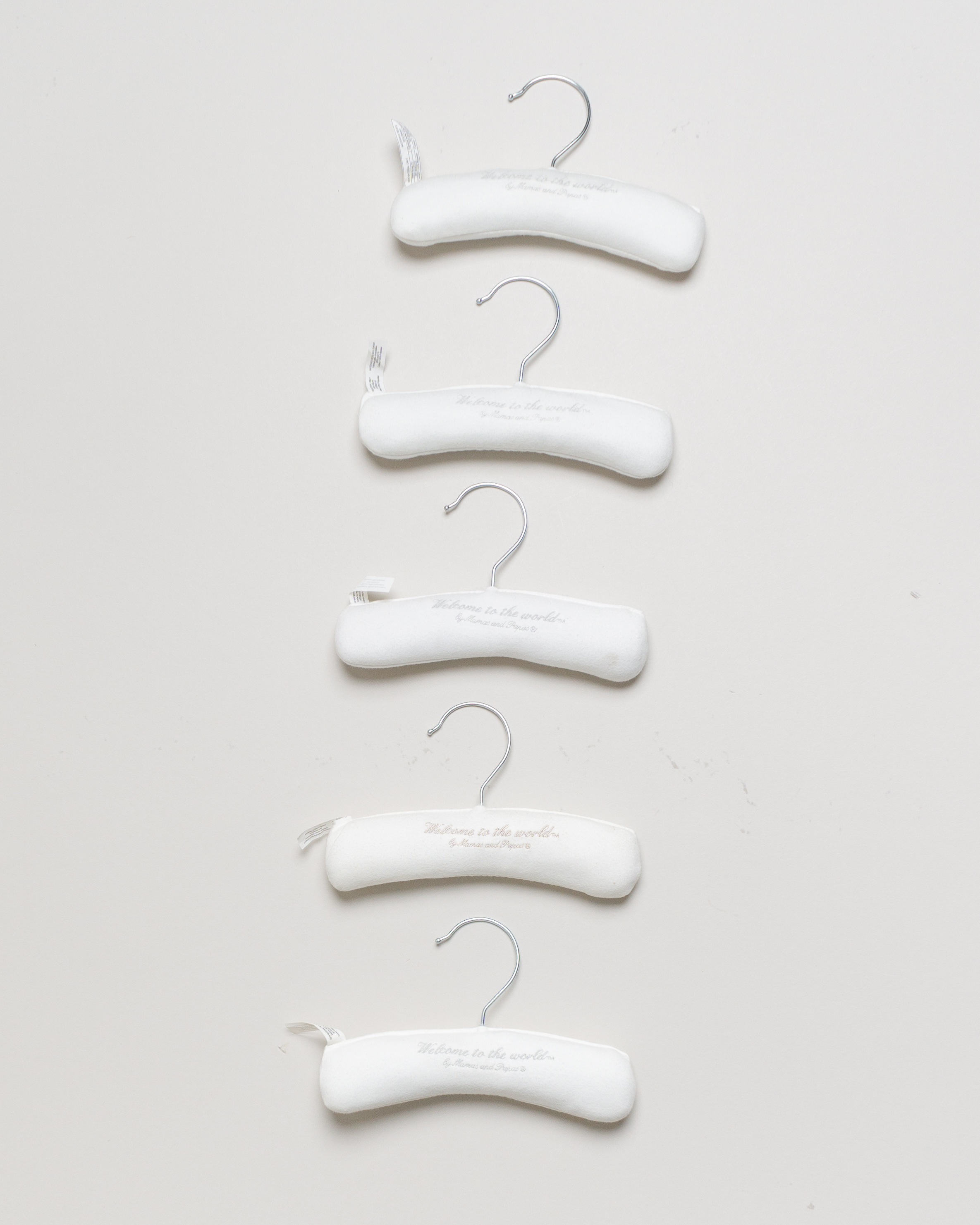 6 Kleiderbügel – mit weichem Stoff bezogen in weiß