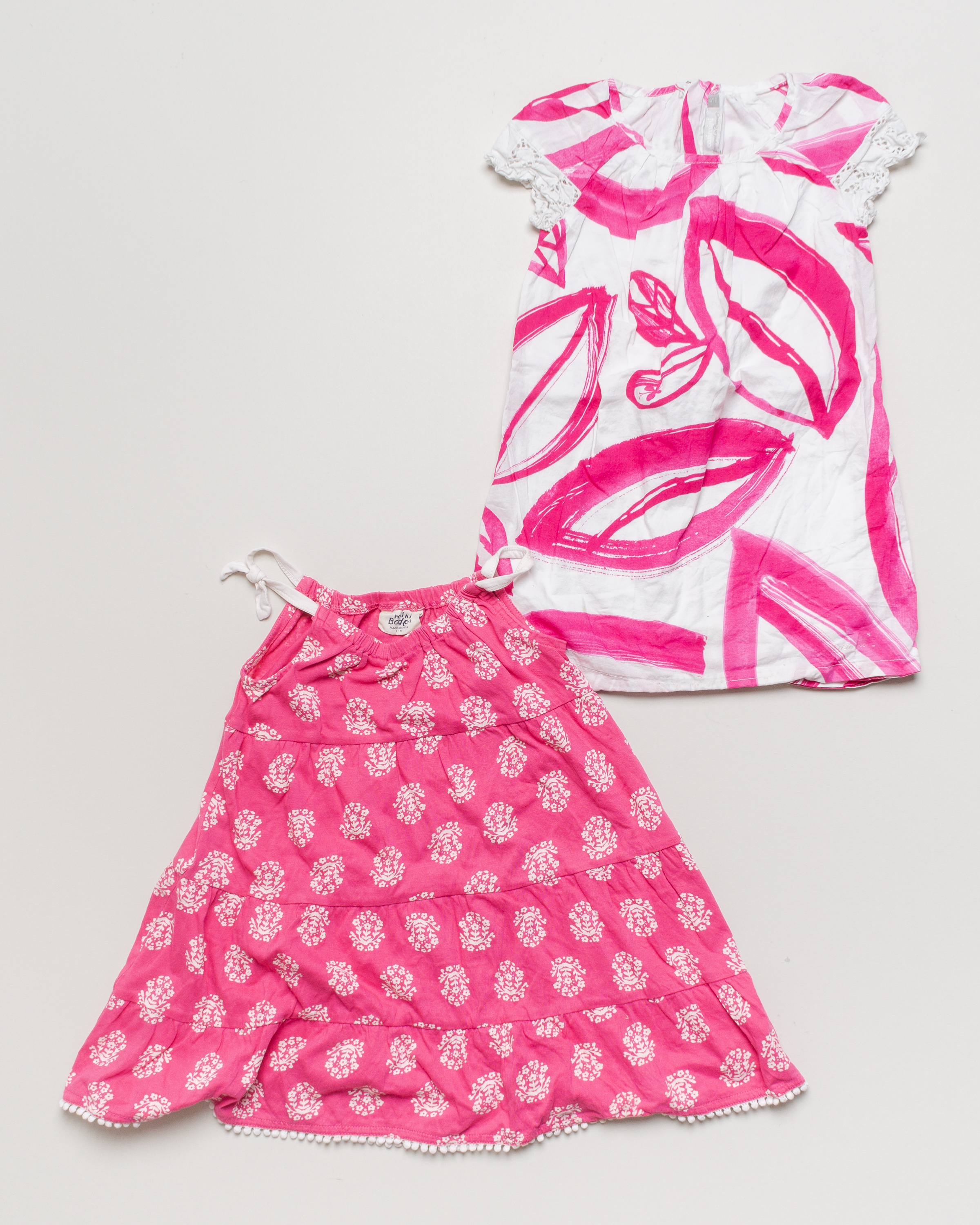 2x Kleid Gr. 110 – 1x Mini Boden 1x Catimini Blumen Print Pink Weiß