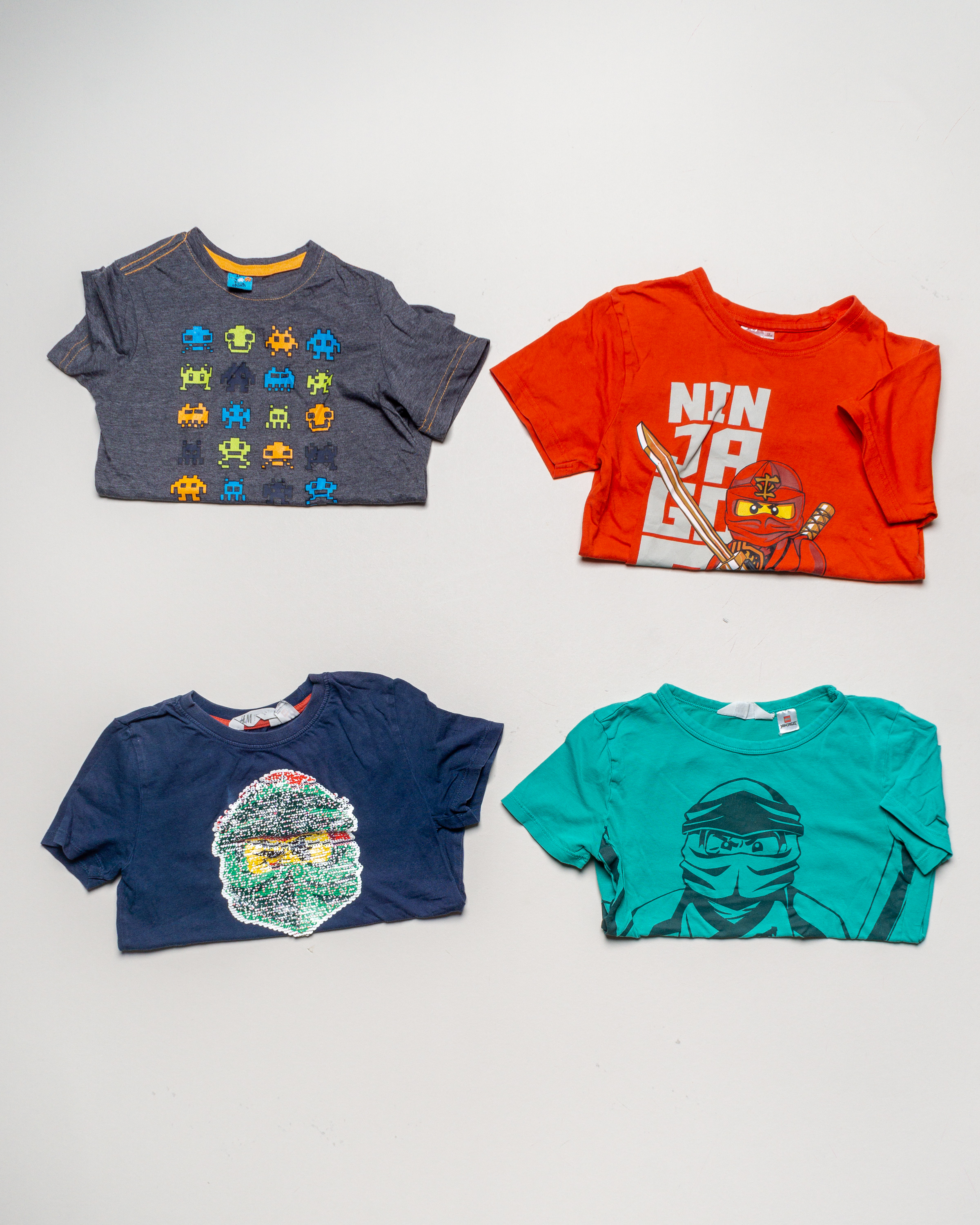 4 T-Shirts Gr. 122/128 – Ninja Ninjago Comic Print blau Jungen Mädchen Set