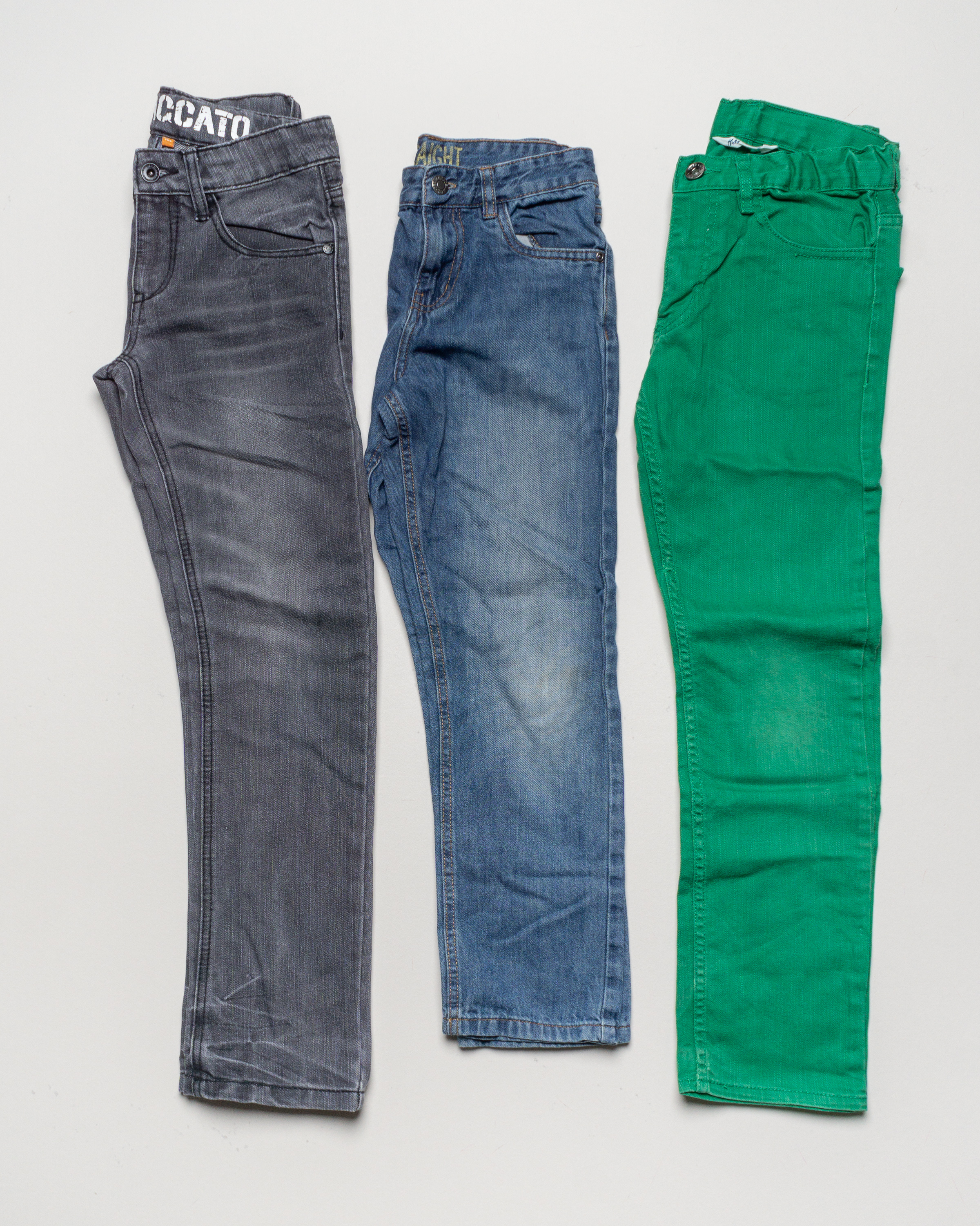 3x Hose Gr. 146 – 1x Staccato 1x H&M langes Bein Jeans Chino mit Knopf Reißverschluss Junge Grau Blau Grün